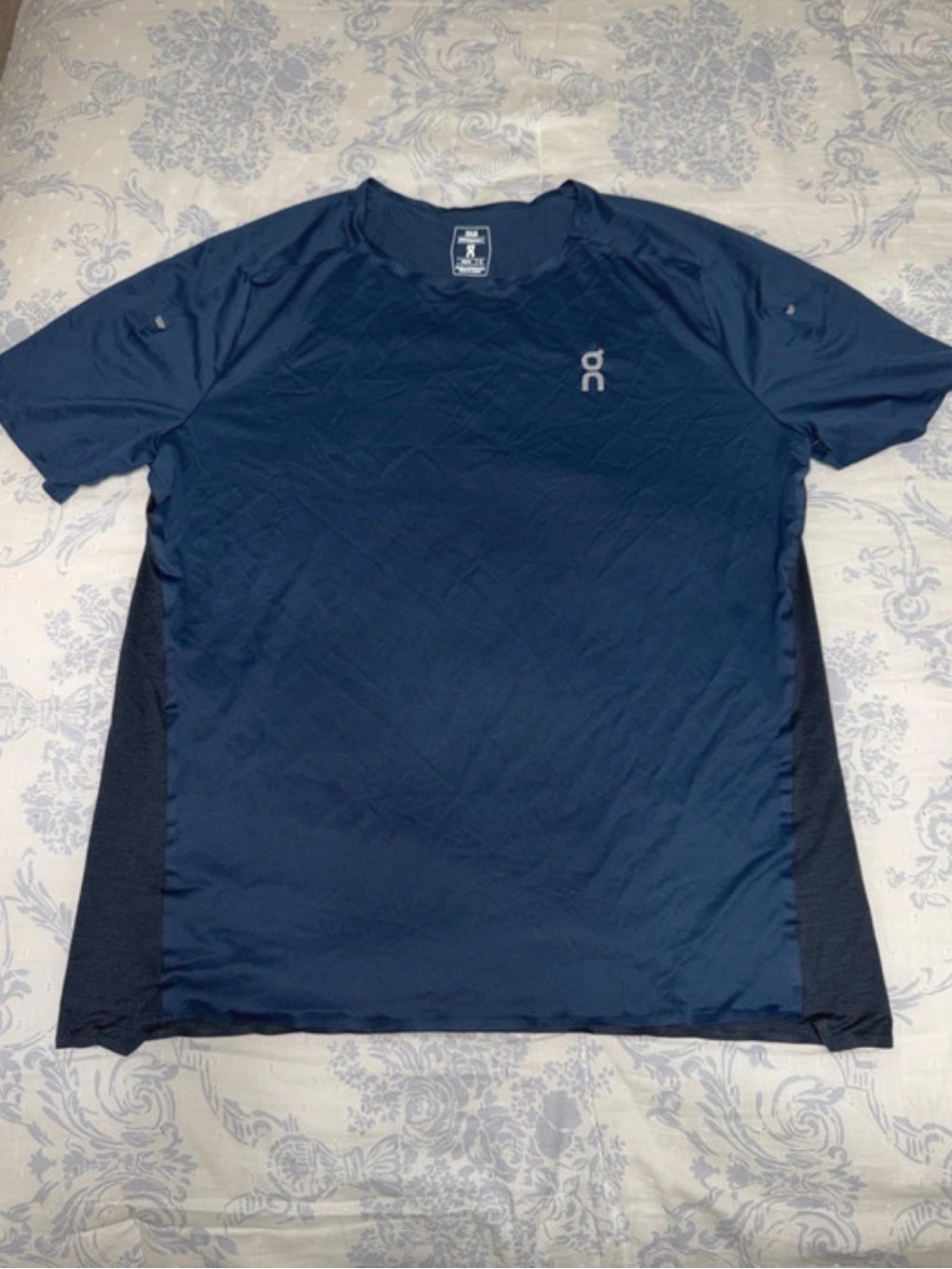 On Running Men’s Navy Performance Tee